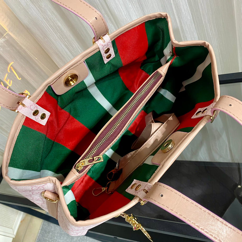 GUCCI EMBLEM LARGE TOTE BAG