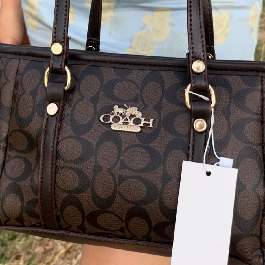 COACH MEDIUM
