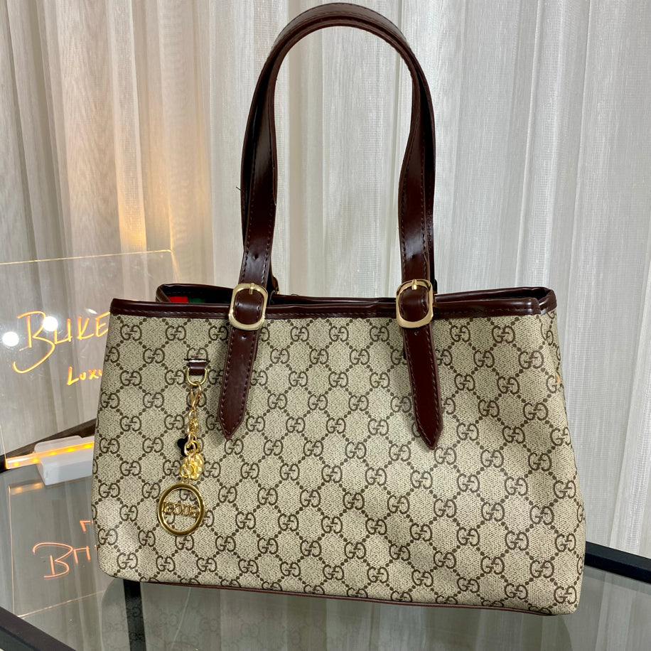 GUCCI EMBLEM LARGE TOTE BAG