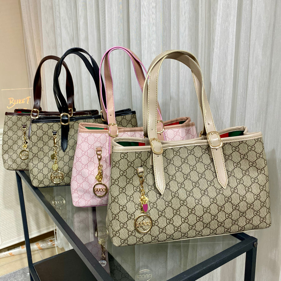 GUCCI EMBLEM LARGE TOTE BAG