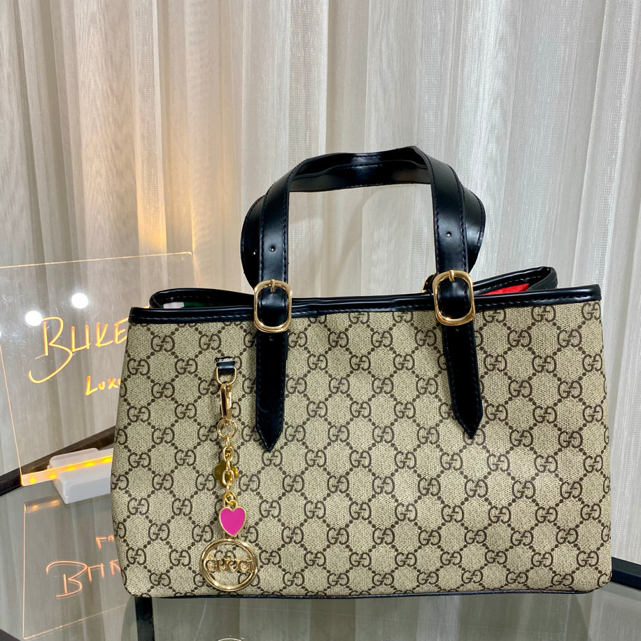 GUCCI EMBLEM LARGE TOTE BAG