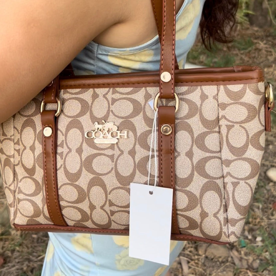 COACH MEDIUM