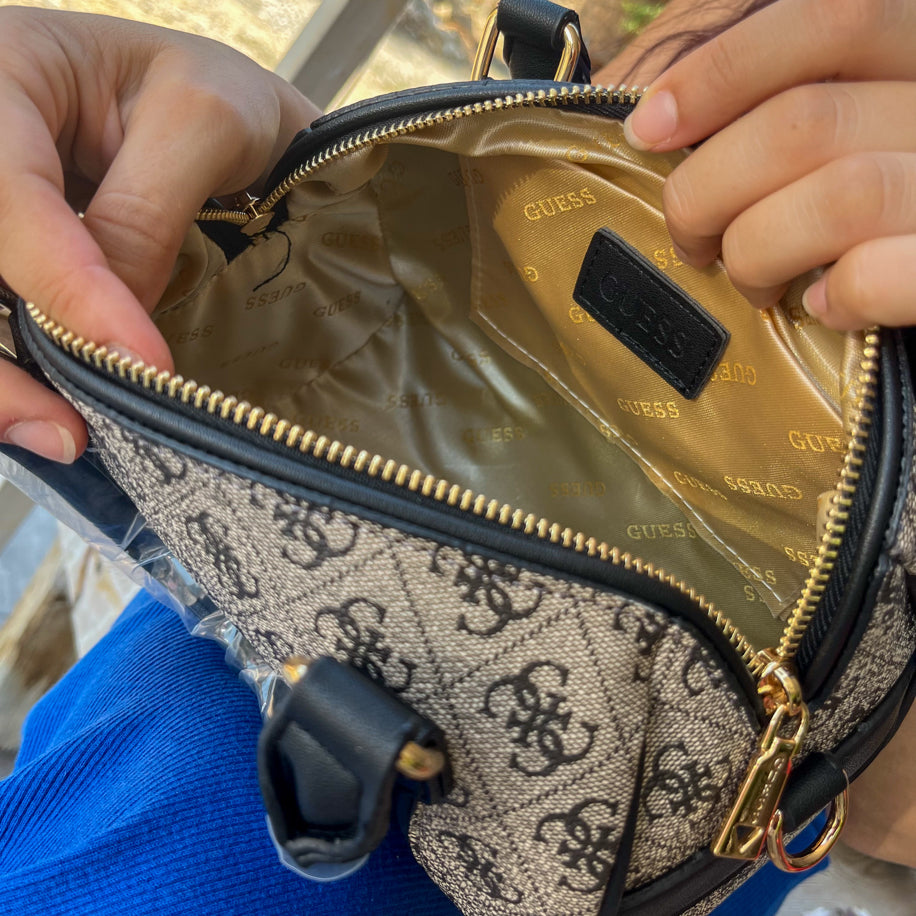 Premium GUESS Speedy